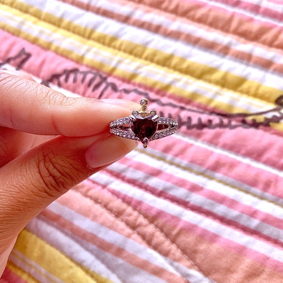 NWT Disney Villain Snow White Evil Queen Heart Dagger Ring - Picture 3 of 6